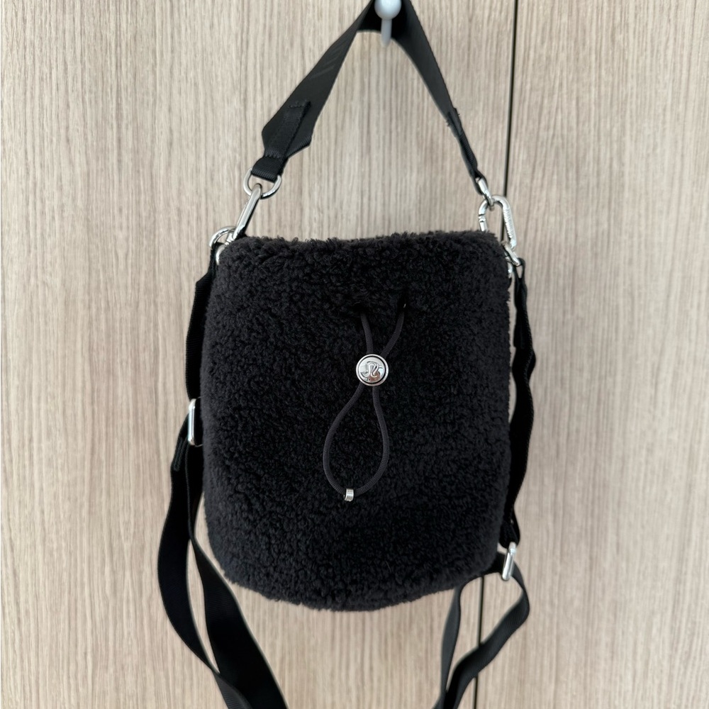 Black Sherpa Bucket Bag